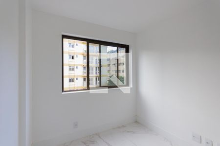 Quarto 1 de apartamento para alugar com 2 quartos, 63m² em Freguesia de Jacarepaguá, Rio de Janeiro