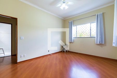 Sala de casa à venda com 3 quartos, 220m² em Vila Babilonia, São Paulo