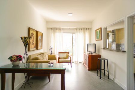 Sala de apartamento para alugar com 1 quarto, 66m² em Barra da Tijuca, Rio de Janeiro