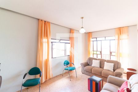 Sala de casa à venda com 3 quartos, 150m² em Guarujá, Belo Horizonte