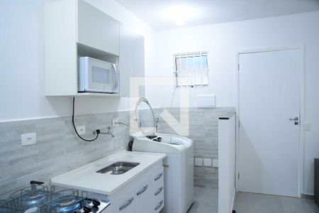 Cozinha e área de serviço de casa para alugar com 1 quarto, 31m² em Jardim Colibri, Cotia