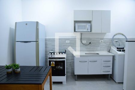 Sala e cozinha de casa para alugar com 1 quarto, 31m² em Jardim Colibri, Cotia