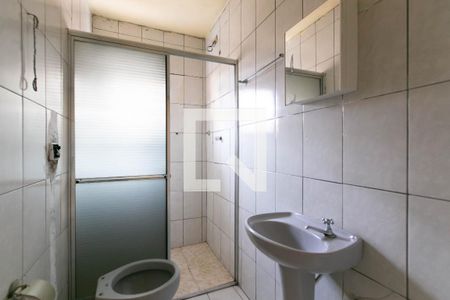 Banheiro da Suite  de casa para alugar com 2 quartos, 55m² em Vila Carmosina, São Paulo