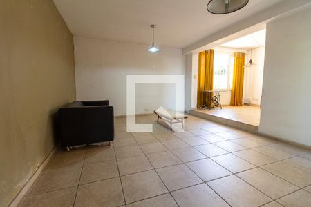 Sala 2 de casa para alugar com 3 quartos, 300m² em Vila Pirajussara, São Paulo