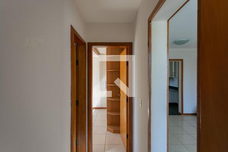 Corredor de apartamento à venda com 2 quartos, 75m² em Fernão Dias, Belo Horizonte
