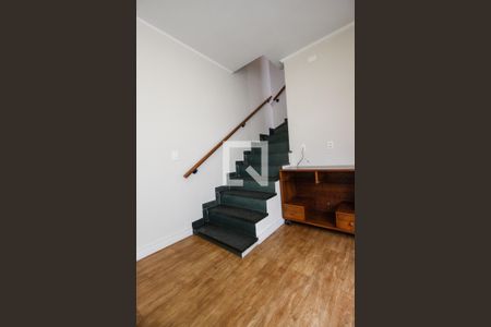 Escada de casa para alugar com 2 quartos, 110m² em Vila Dom Pedro Ii, São Paulo