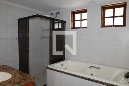 Banheiro de apartamento para alugar com 1 quarto, 70m² em Olaria, Rio de Janeiro