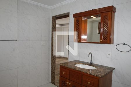 Banheiro de apartamento para alugar com 1 quarto, 70m² em Olaria, Rio de Janeiro