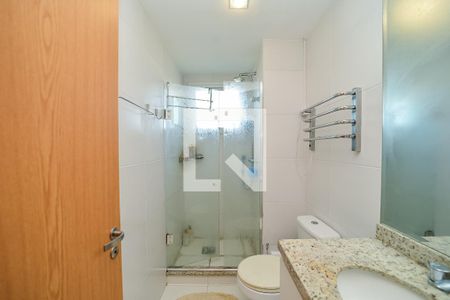 Banheiro da Suíte de apartamento à venda com 2 quartos, 70m² em Jardim Lindóia, Porto Alegre