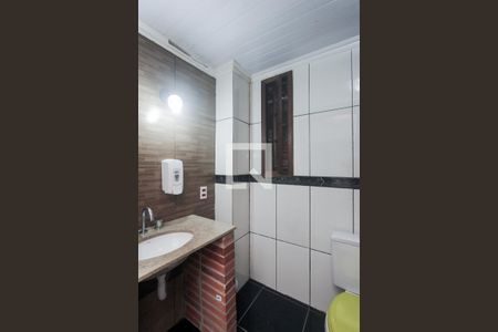 Banheiro de apartamento à venda com 3 quartos, 37m² em Jardim Floresta, Porto Alegre