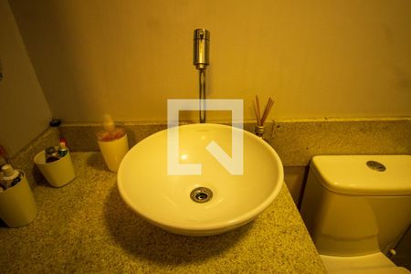 Banheiro de apartamento à venda com 2 quartos, 120m² em Nonoai, Porto Alegre