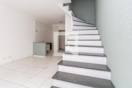 Sala de casa de condomínio para alugar com 2 quartos, 85m² em Vila Perracini, Poá