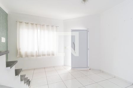 Sala de casa de condomínio para alugar com 2 quartos, 85m² em Vila Perracini, Poá