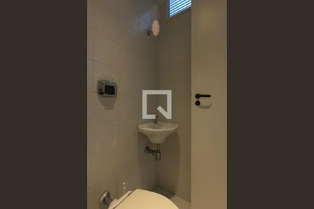 Apartamento para alugar com 120m², 2 quartos e 2 vagas Apartamento para alugar com 120m², 2 quartos e 2 vagasBanheiro de Serviço