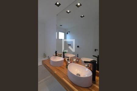 Apartamento para alugar com 120m², 2 quartos e 2 vagas Apartamento para alugar com 120m², 2 quartos e 2 vagasBanheiro da Suíte