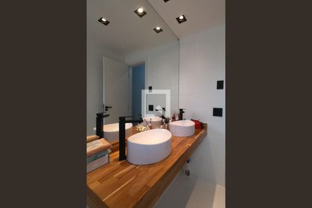 Apartamento para alugar com 120m², 2 quartos e 2 vagas Apartamento para alugar com 120m², 2 quartos e 2 vagasBanheiro da Suíte