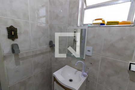 Detalhe do banheiro de kitnet/studio para alugar com 1 quarto, 42m² em Canto do Forte, Praia Grande