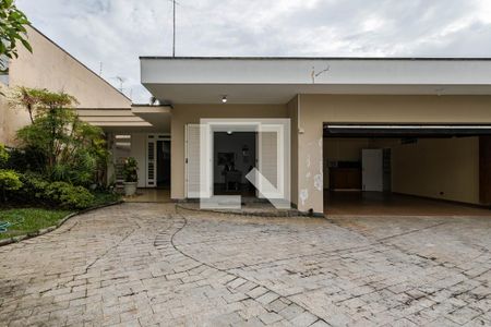 Entrada de casa para alugar com 6 quartos, 450m² em Vila Oliveira, Mogi das Cruzes