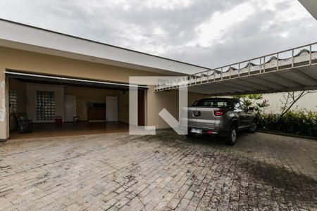 Garagem de casa para alugar com 6 quartos, 450m² em Vila Oliveira, Mogi das Cruzes