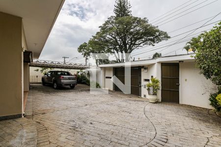 Garagem de casa para alugar com 6 quartos, 450m² em Vila Oliveira, Mogi das Cruzes