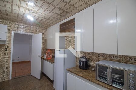 Casa à venda com 550m², 4 quartos e 8 vagas Casa à venda com 550m², 4 quartos e 8 vagasCozinha
