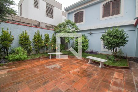 Casa à venda com 550m², 4 quartos e 8 vagas Casa à venda com 550m², 4 quartos e 8 vagasFachada