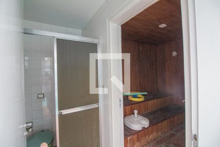 Casa à venda com 550m², 4 quartos e 8 vagas Casa à venda com 550m², 4 quartos e 8 vagasBanheiro de Serviço/Sauna