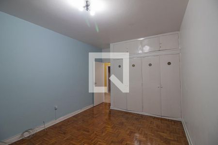 Casa à venda com 550m², 4 quartos e 8 vagas Casa à venda com 550m², 4 quartos e 8 vagasQuarto 4