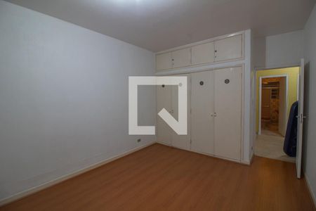 Casa à venda com 550m², 4 quartos e 8 vagas Casa à venda com 550m², 4 quartos e 8 vagasSuíte