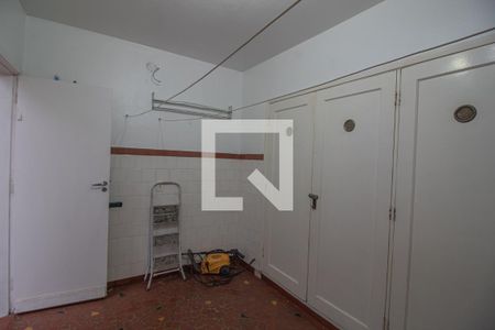 Casa à venda com 550m², 4 quartos e 8 vagas Casa à venda com 550m², 4 quartos e 8 vagasÁrea de Serviço