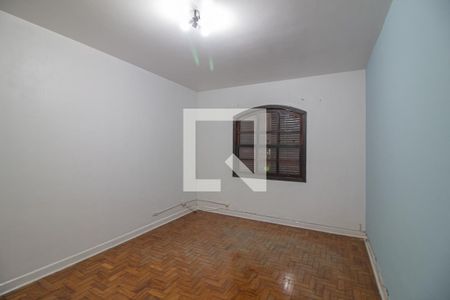 Casa à venda com 550m², 4 quartos e 8 vagas Casa à venda com 550m², 4 quartos e 8 vagasQuarto 4