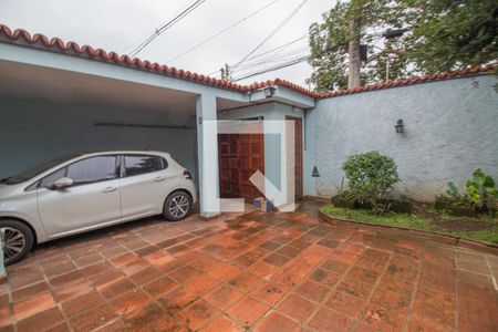 Casa à venda com 550m², 4 quartos e 8 vagas Casa à venda com 550m², 4 quartos e 8 vagasFachada