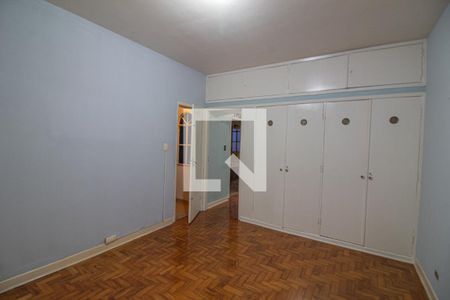 Casa à venda com 550m², 4 quartos e 8 vagas Casa à venda com 550m², 4 quartos e 8 vagasSuíte