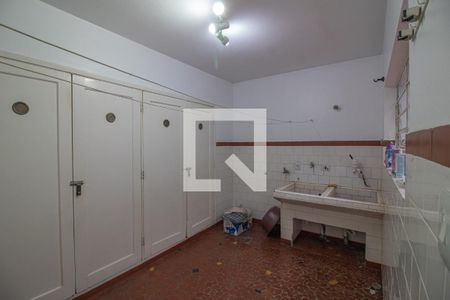 Casa à venda com 550m², 4 quartos e 8 vagas Casa à venda com 550m², 4 quartos e 8 vagasÁrea de Serviço