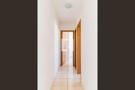 Corredor de apartamento para alugar com 2 quartos, 48m² em Castelo, Belo Horizonte