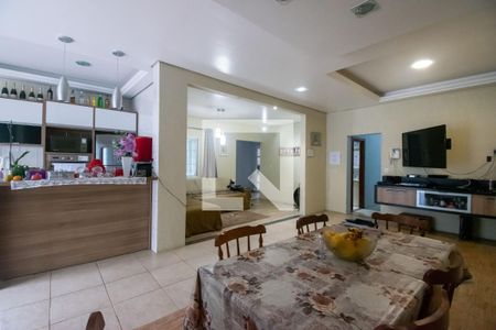 Sala de casa à venda com 3 quartos, 280m² em Coronel Aparicio Borges, Porto Alegre