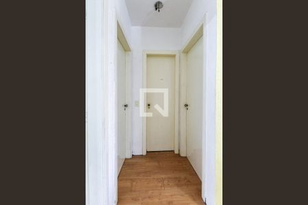 Corredor de apartamento para alugar com 2 quartos, 70m² em Auxiliadora, Porto Alegre