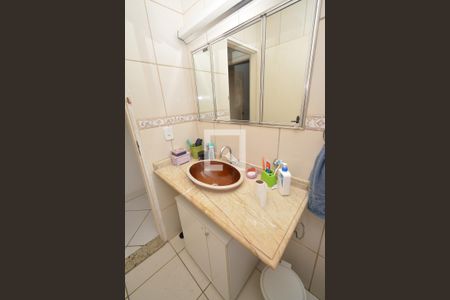Casa à venda com 101m², 4 quartos e 2 vagas Casa à venda com 101m², 4 quartos e 2 vagasBanheiro