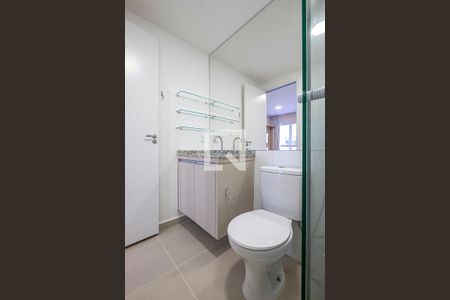 Banheiro de kitnet/studio para alugar com 1 quarto, 26m² em Pinheiros, São Paulo