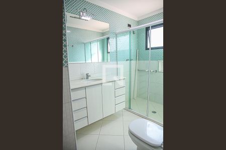 Apartamento à venda com 260m², 3 quartos e 2 vagas Apartamento à venda com 260m², 3 quartos e 2 vagasBanheiro da Suíte 2