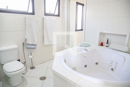 Apartamento à venda com 260m², 3 quartos e 2 vagas Apartamento à venda com 260m², 3 quartos e 2 vagasBanheiro da Suíte 3