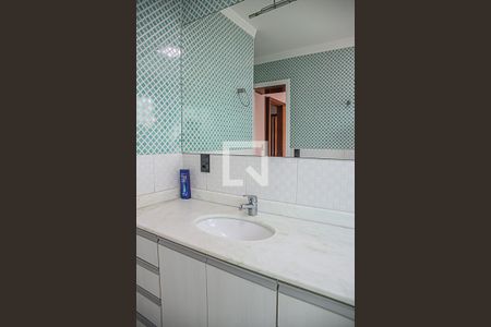Apartamento à venda com 260m², 3 quartos e 2 vagas Apartamento à venda com 260m², 3 quartos e 2 vagasBanheiro da Suíte 2