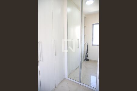 Apartamento à venda com 260m², 3 quartos e 2 vagas Apartamento à venda com 260m², 3 quartos e 2 vagasCloset da suíte 3