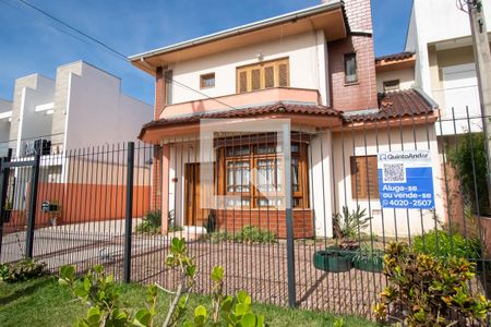 Casa à venda com 234m², 5 quartos e 4 vagas Casa à venda com 234m², 5 quartos e 4 vagasFachada