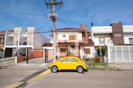 Casa à venda com 234m², 5 quartos e 4 vagas Casa à venda com 234m², 5 quartos e 4 vagasFachada