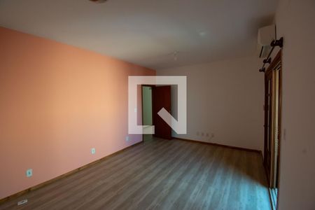 Casa à venda com 234m², 5 quartos e 4 vagas Casa à venda com 234m², 5 quartos e 4 vagasQuarto 4