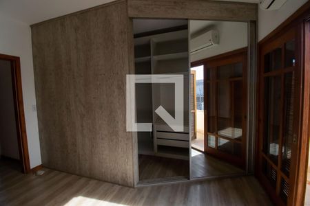 Casa à venda com 234m², 5 quartos e 4 vagas Casa à venda com 234m², 5 quartos e 4 vagasQuarto 5 - Suíte