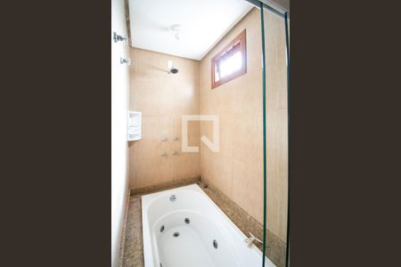 Casa à venda com 234m², 5 quartos e 4 vagas Casa à venda com 234m², 5 quartos e 4 vagasBanheiro da Suíte