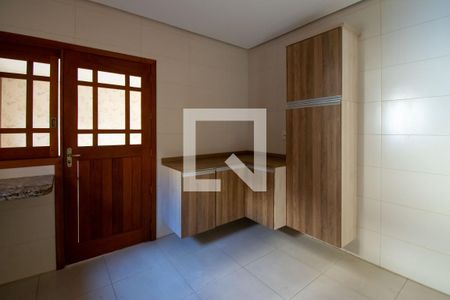 Casa à venda com 234m², 5 quartos e 4 vagas Casa à venda com 234m², 5 quartos e 4 vagasCozinha