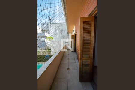 Casa à venda com 234m², 5 quartos e 4 vagas Casa à venda com 234m², 5 quartos e 4 vagasVaranda dos Quartos 3 e 4